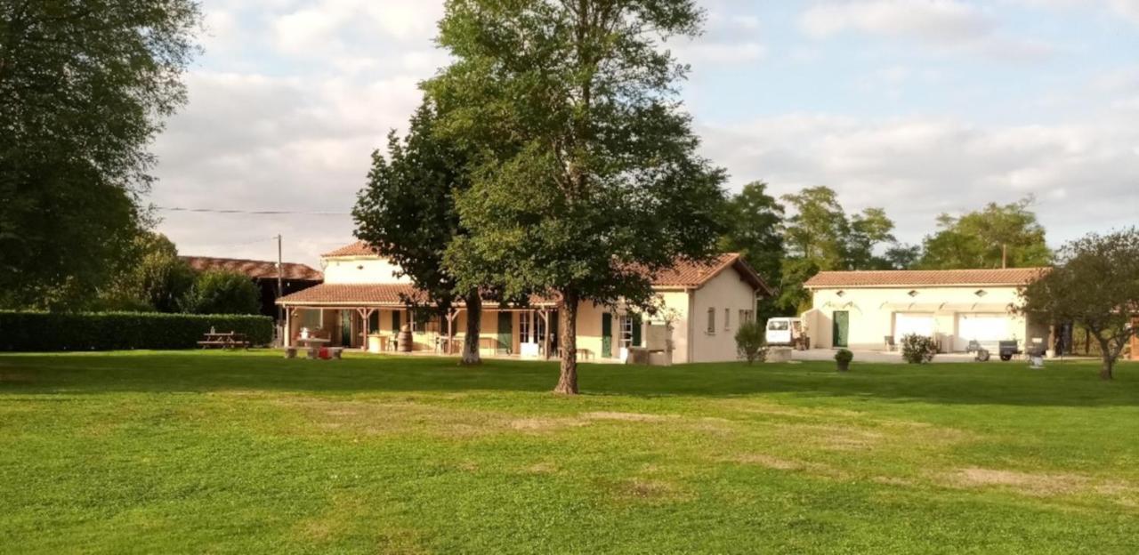 Bed and Breakfast La Mancine Laulan Jau-Dignac-et-Loirac Exterior foto